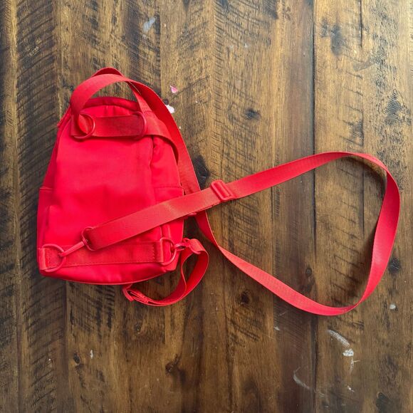 Buffbunny mini backpack in lipstick red - Picture 2 of 4